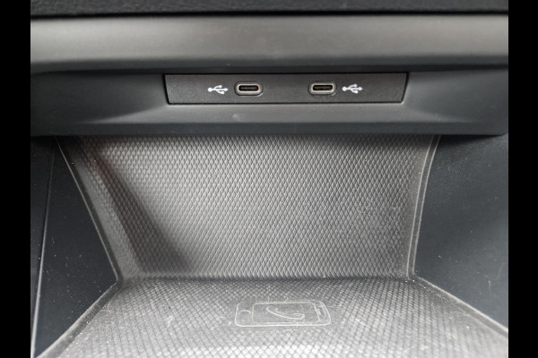 Volkswagen Golf 1.0 TSI Life Business Lesauto! Trekhaak! Nette Staat! Carplay! Navigatie! LED!