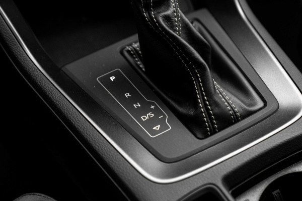 Audi Q3 Sportback 45 TFSI e S Edition 245 PK 3x S-Line SONOS ACC Camera 21'' ABT RSQ3