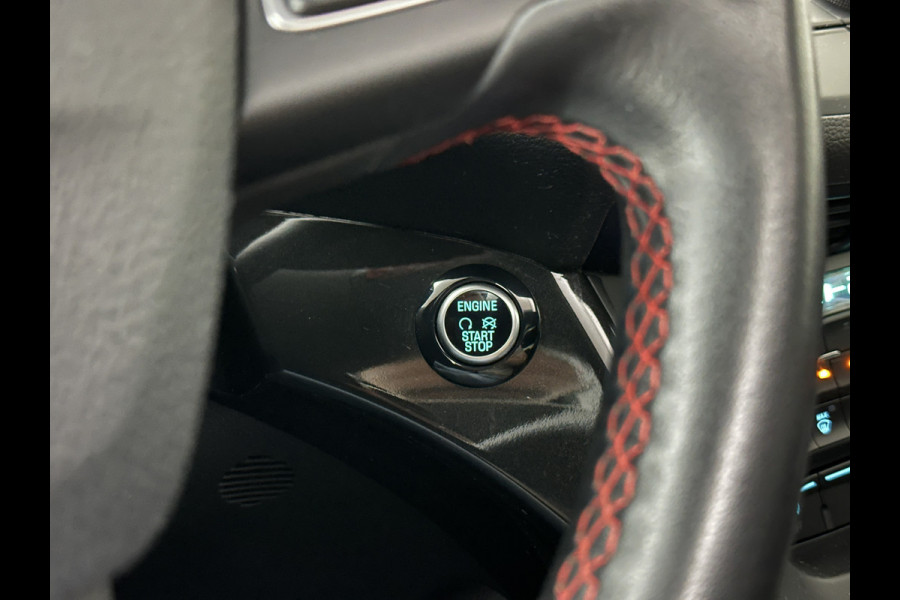 Ford Kuga 1.5 EcoBoost 150PK ST Line | Panorama | Trekhaak 2000kg Trekgewicht! | Navigatie | Carplay | Climate Control | Verwarmde Voorruit | Cruise Control | 18 inch | Getint Glas | Keyless-Start |
