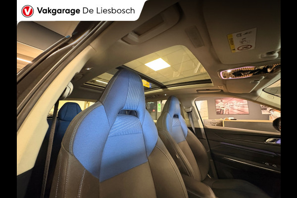Lynk & Co 01 1.5 / pano / navi / camera / Infinity / memory / elec klep / Apple Android carplay