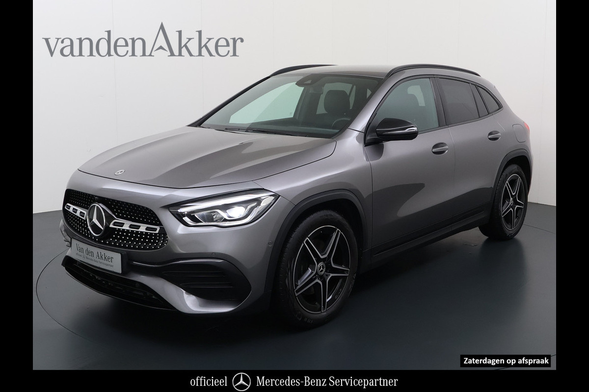 Mercedes-Benz GLA 180 AMG // Night pakket // Camera // Elek. Achterklep // Sfeerverlichting // 19" AMG Velgen // LED