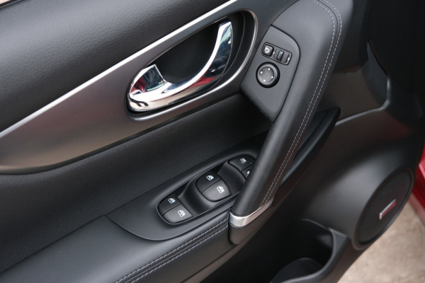 Nissan QASHQAI 1.3 DIG-T Tekna + |PANORAMADAK| Leder/Bose/19" LMV/AFN. Trekhaak