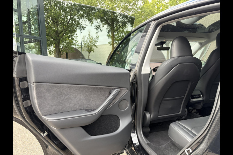Tesla Model Y Performance AWD 75 kWh VAN 41.900:,- VOOR:39.877,- UW HERFSTVOORDEEL: 2.023,- | SOH 92% RIJKLAAR GELEVERD | TESLA FABRIEKSGARANTIE TOT 5-2027 OF 80.000 | TESLA GARANTIE ACCU + AANDRIJFLIJN T/M 05-2031/ 192.000KM|