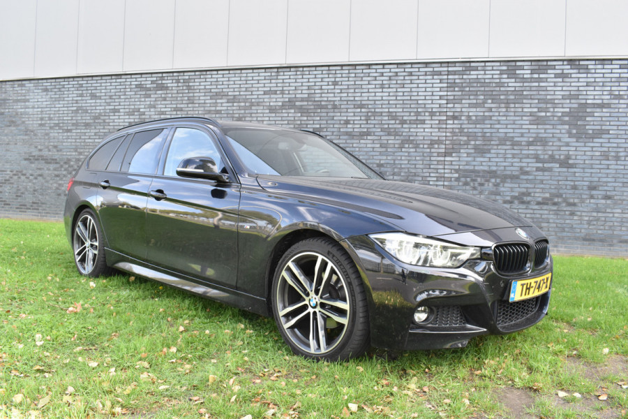 BMW 3 Serie Touring 320i Pano Automaat Leer Navi