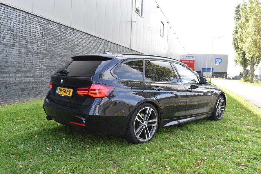 BMW 3 Serie Touring 320i Pano Automaat Leer Navi