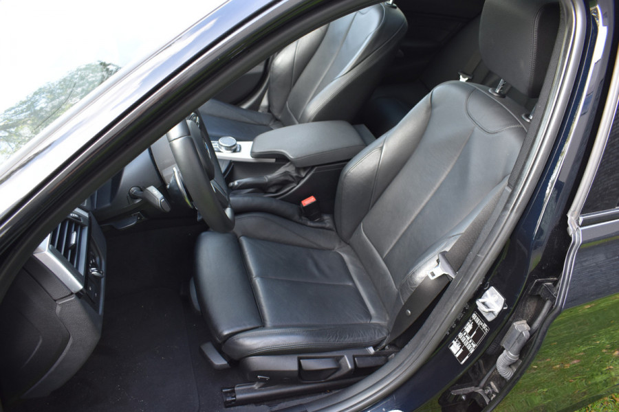 BMW 3 Serie Touring 320i Pano Automaat Leer Navi