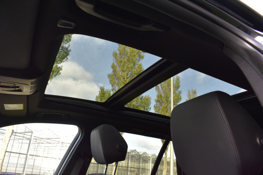 BMW 3 Serie Touring 320i Pano Automaat Leer Navi
