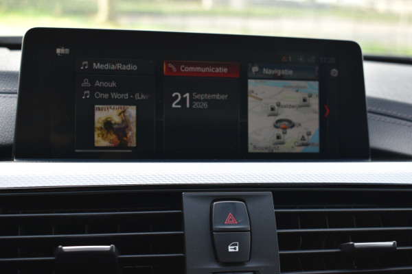 BMW 3 Serie Touring 320i Pano Automaat Leer Navi