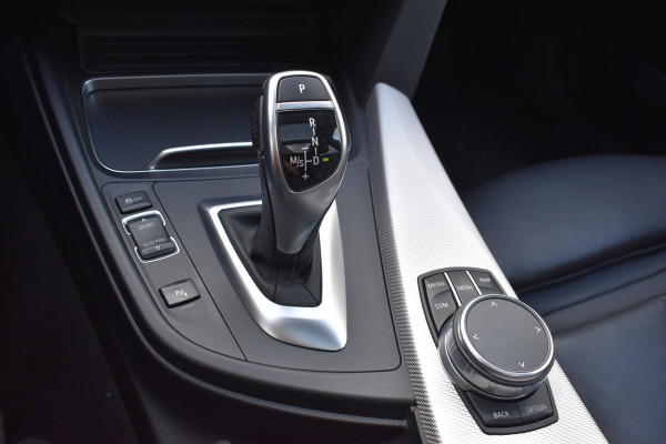 BMW 3 Serie Touring 320i Pano Automaat Leer Navi