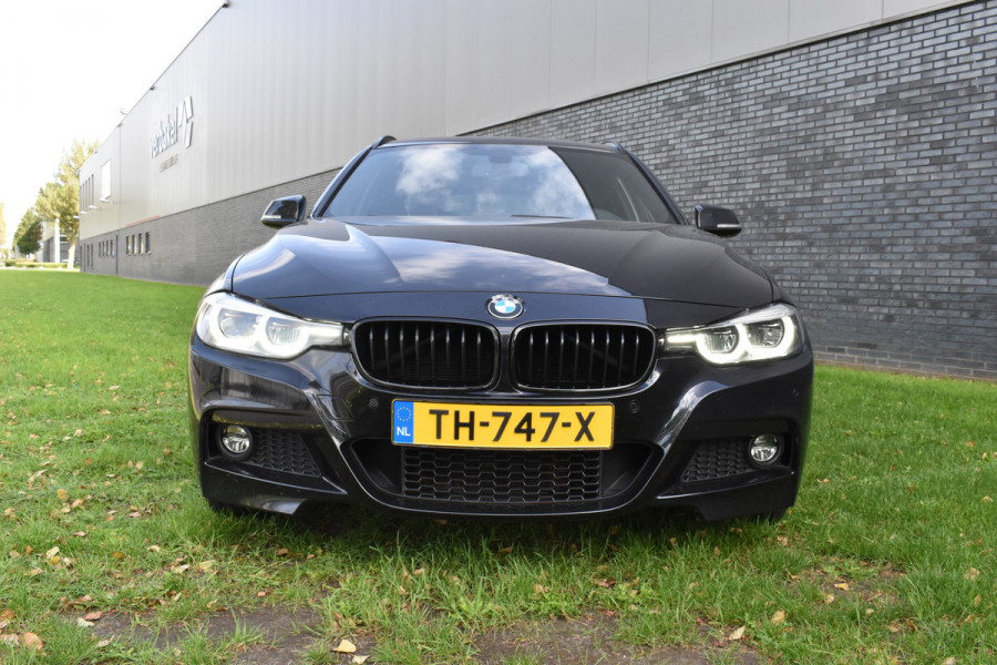 BMW 3 Serie Touring 320i Pano Automaat Leer Navi