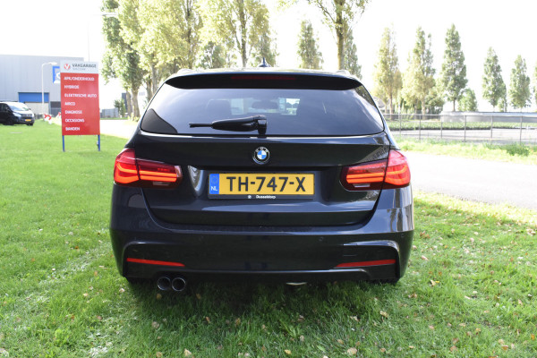 BMW 3 Serie Touring 320i Pano Automaat Leer Navi