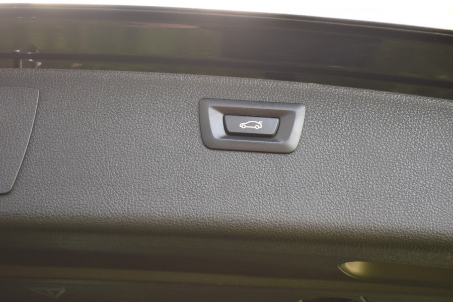 BMW 3 Serie Touring 320i Pano Automaat Leer Navi