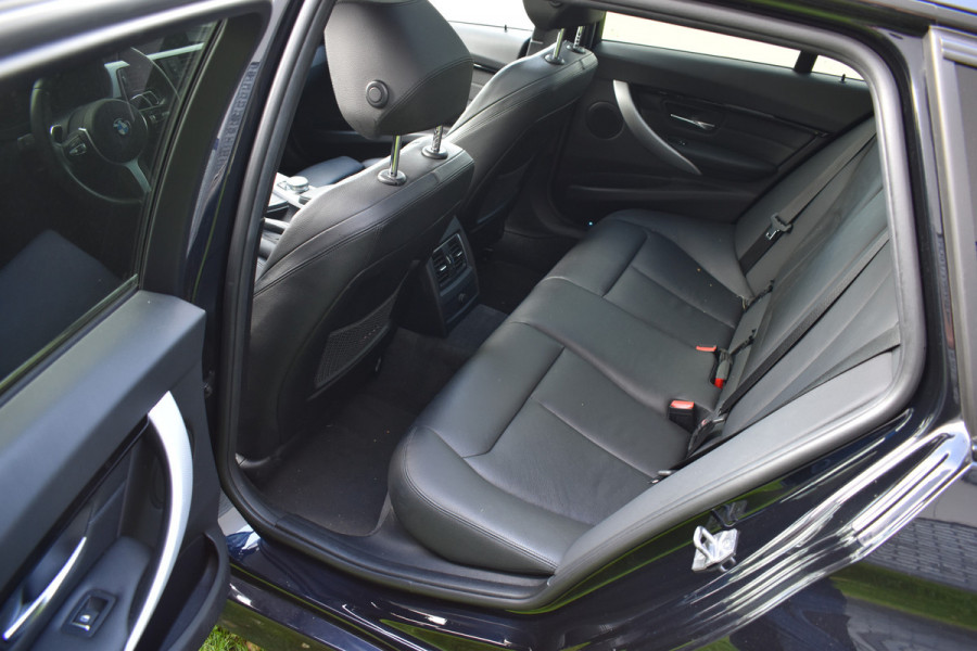 BMW 3 Serie Touring 320i Pano Automaat Leer Navi