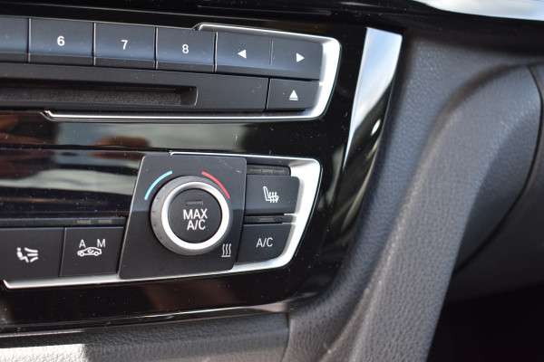 BMW 3 Serie Touring 320i Pano Automaat Leer Navi