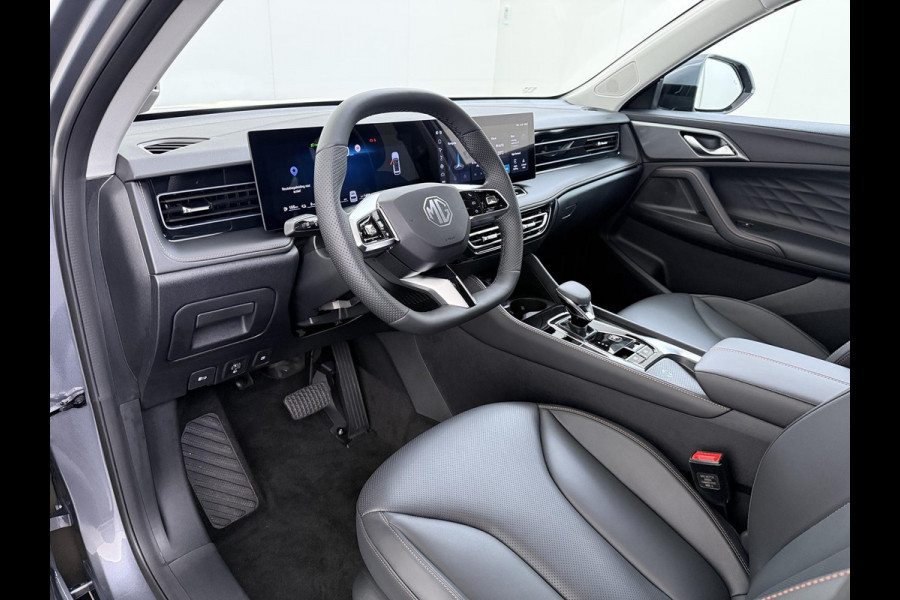 MG MG HS PHEV 1.5 Luxury VAN: € 39.900- VOOR: € 33.330,- UW HERFSTVOORDEEL: € 6.470| PLUG-IN HYBRIDE | 272 PK | NIEUWE AUTO | >1.000 KM TOTAAL BEREIK | 1E REGISTRATIE 03-2026 | 360° CAMERA | ELEKTRISCHE ACHTERKLEP | 7 JAAR MG GARANTIE T/M 2033 | APPLE CARPLAY | ANDROID AUTO | S