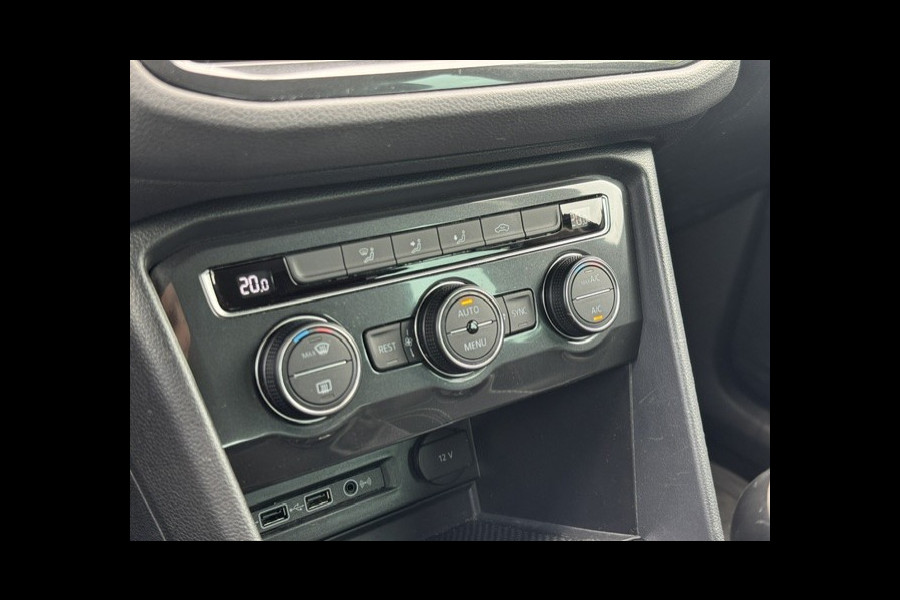 Volkswagen Tiguan 1.4 TSI ACT Business-Trekhaak-DealerOnderHouden-Leder-Carplay-Camera-Stoelverwarming-Climate-Cruise-NAP