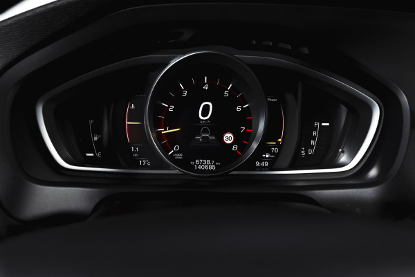 Volvo V40 Cross Country 1.5 T3 150 PK Polar+ Luxury - Automaat Orig. NL | Panodak | Adapt. Cruise | Harman/Kardon | Stoelverw. | Standkachel | PDC | Camera | NAV | ECC | Afn.Trekhaak | LM 17" |
