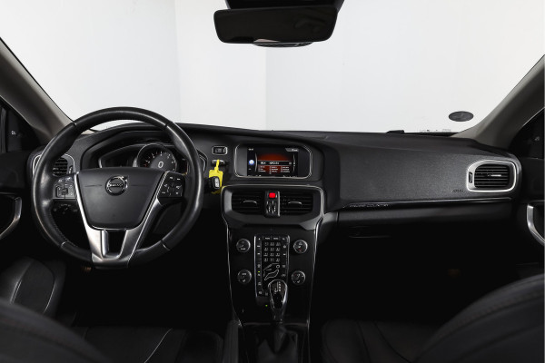 Volvo V40 Cross Country 1.5 T3 150 PK Polar+ Luxury - Automaat Orig. NL | Panodak | Adapt. Cruise | Harman/Kardon | Stoelverw. | Standkachel | PDC | Camera | NAV | ECC | Afn.Trekhaak | LM 17" |