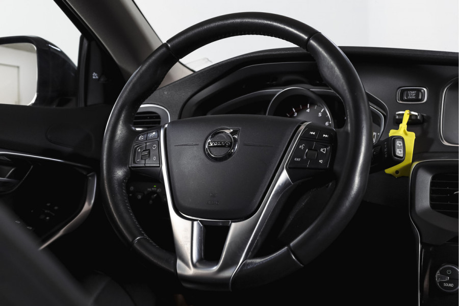 Volvo V40 Cross Country 1.5 T3 150 PK Polar+ Luxury - Automaat Orig. NL | Panodak | Adapt. Cruise | Harman/Kardon | Stoelverw. | Standkachel | PDC | Camera | NAV | ECC | Afn.Trekhaak | LM 17" |