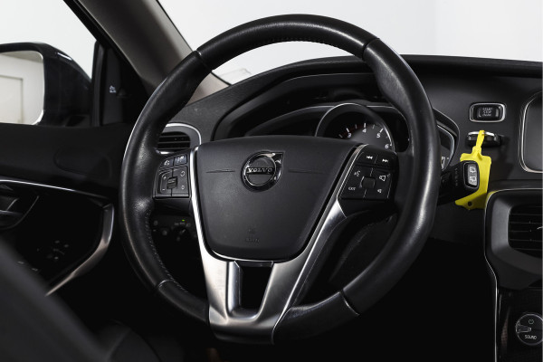 Volvo V40 Cross Country 1.5 T3 150 PK Polar+ Luxury - Automaat Orig. NL | Panodak | Adapt. Cruise | Harman/Kardon | Stoelverw. | Standkachel | PDC | Camera | NAV | ECC | Afn.Trekhaak | LM 17" |