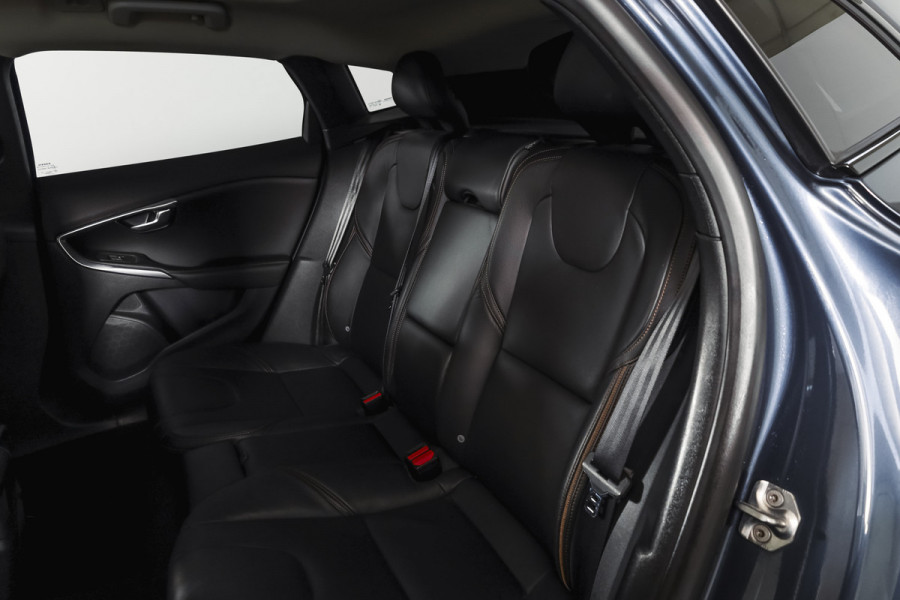 Volvo V40 Cross Country 1.5 T3 150 PK Polar+ Luxury - Automaat Orig. NL | Panodak | Adapt. Cruise | Harman/Kardon | Stoelverw. | Standkachel | PDC | Camera | NAV | ECC | Afn.Trekhaak | LM 17" |