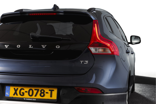 Volvo V40 Cross Country 1.5 T3 150 PK Polar+ Luxury - Automaat Orig. NL | Panodak | Adapt. Cruise | Harman/Kardon | Stoelverw. | Standkachel | PDC | Camera | NAV | ECC | Afn.Trekhaak | LM 17" |