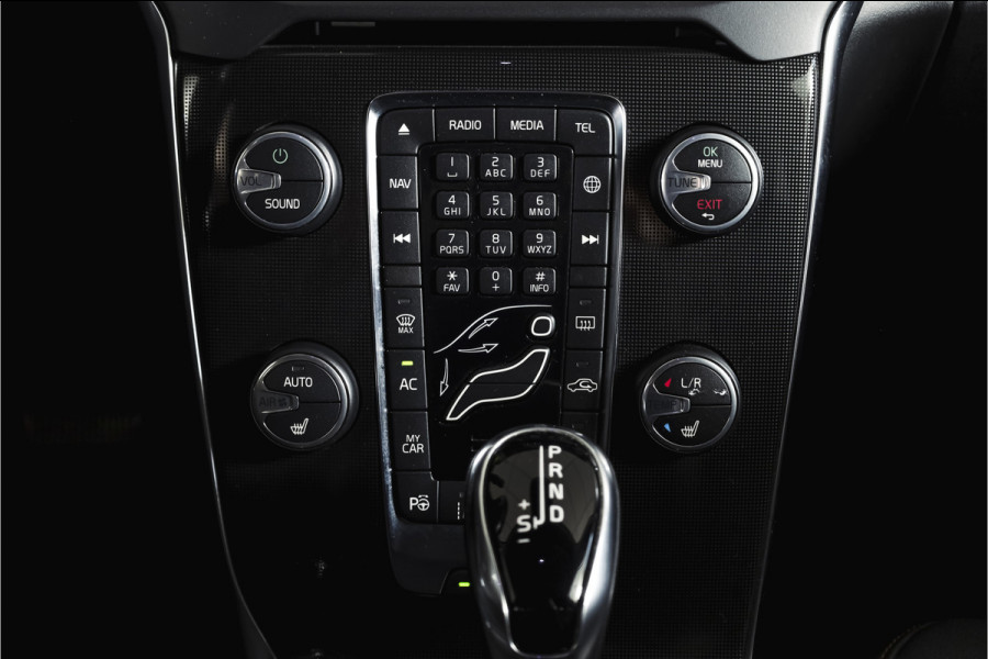 Volvo V40 Cross Country 1.5 T3 150 PK Polar+ Luxury - Automaat Orig. NL | Panodak | Adapt. Cruise | Harman/Kardon | Stoelverw. | Standkachel | PDC | Camera | NAV | ECC | Afn.Trekhaak | LM 17" |