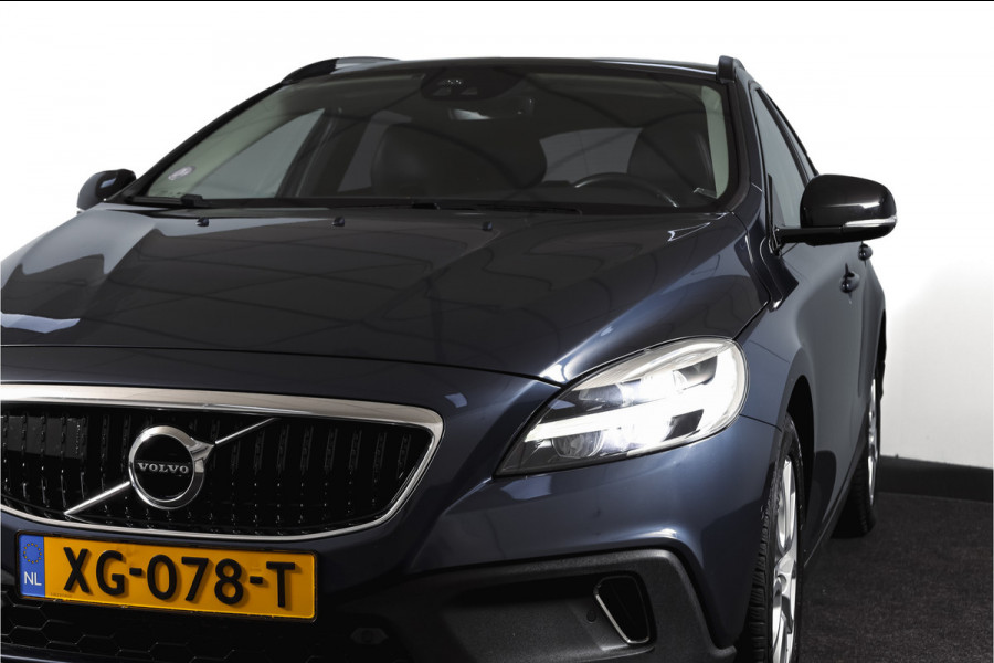 Volvo V40 Cross Country 1.5 T3 150 PK Polar+ Luxury - Automaat Orig. NL | Panodak | Adapt. Cruise | Harman/Kardon | Stoelverw. | Standkachel | PDC | Camera | NAV | ECC | Afn.Trekhaak | LM 17" |