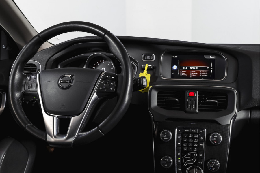 Volvo V40 Cross Country 1.5 T3 150 PK Polar+ Luxury - Automaat Orig. NL | Panodak | Adapt. Cruise | Harman/Kardon | Stoelverw. | Standkachel | PDC | Camera | NAV | ECC | Afn.Trekhaak | LM 17" |