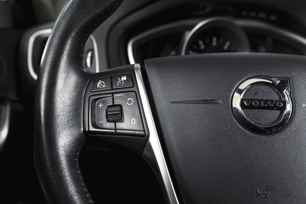 Volvo V40 Cross Country 1.5 T3 150 PK Polar+ Luxury - Automaat Orig. NL | Panodak | Adapt. Cruise | Harman/Kardon | Stoelverw. | Standkachel | PDC | Camera | NAV | ECC | Afn.Trekhaak | LM 17" |