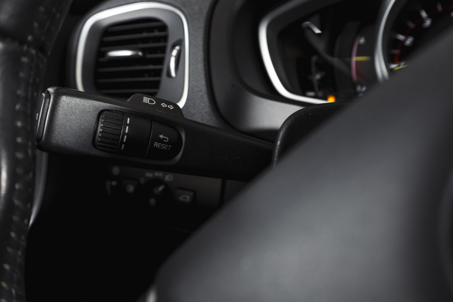 Volvo V40 Cross Country 1.5 T3 150 PK Polar+ Luxury - Automaat Orig. NL | Panodak | Adapt. Cruise | Harman/Kardon | Stoelverw. | Standkachel | PDC | Camera | NAV | ECC | Afn.Trekhaak | LM 17" |