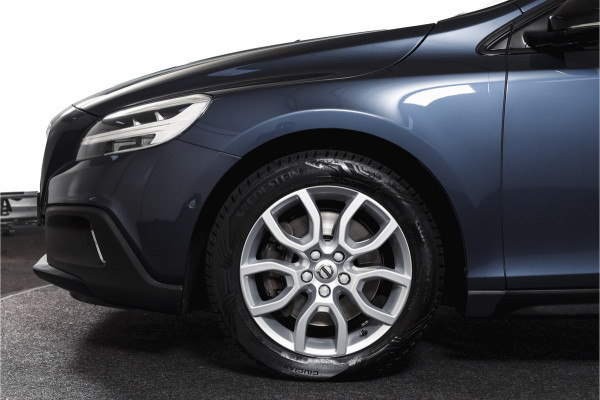 Volvo V40 Cross Country 1.5 T3 150 PK Polar+ Luxury - Automaat Orig. NL | Panodak | Adapt. Cruise | Harman/Kardon | Stoelverw. | Standkachel | PDC | Camera | NAV | ECC | Afn.Trekhaak | LM 17" |