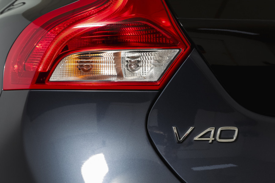 Volvo V40 Cross Country 1.5 T3 150 PK Polar+ Luxury - Automaat Orig. NL | Panodak | Adapt. Cruise | Harman/Kardon | Stoelverw. | Standkachel | PDC | Camera | NAV | ECC | Afn.Trekhaak | LM 17" |