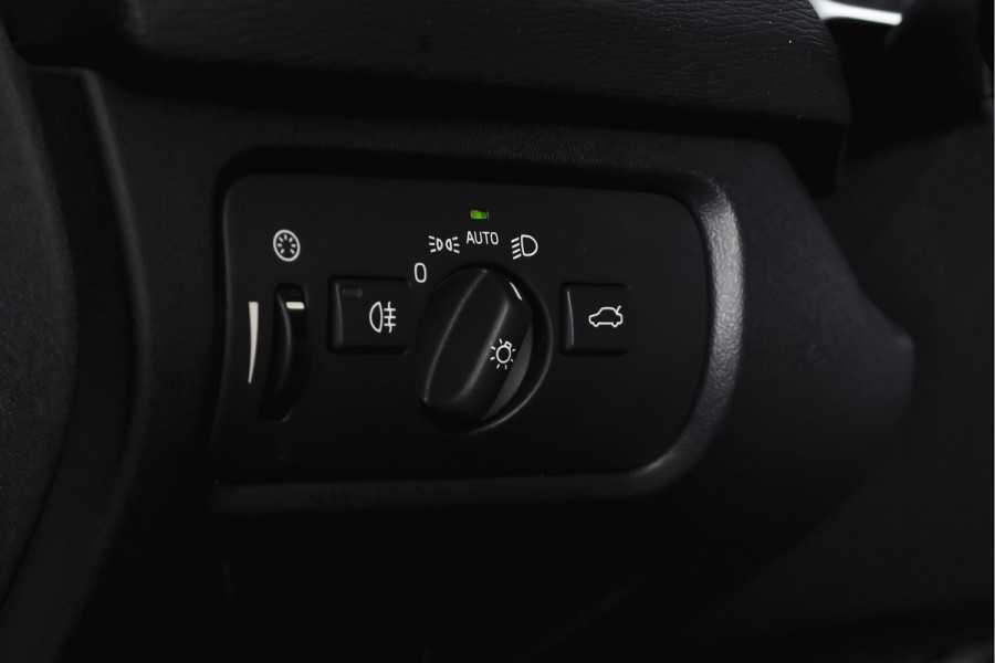 Volvo V40 Cross Country 1.5 T3 150 PK Polar+ Luxury - Automaat Orig. NL | Panodak | Adapt. Cruise | Harman/Kardon | Stoelverw. | Standkachel | PDC | Camera | NAV | ECC | Afn.Trekhaak | LM 17" |