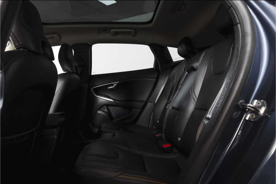 Volvo V40 Cross Country 1.5 T3 150 PK Polar+ Luxury - Automaat Orig. NL | Panodak | Adapt. Cruise | Harman/Kardon | Stoelverw. | Standkachel | PDC | Camera | NAV | ECC | Afn.Trekhaak | LM 17" |
