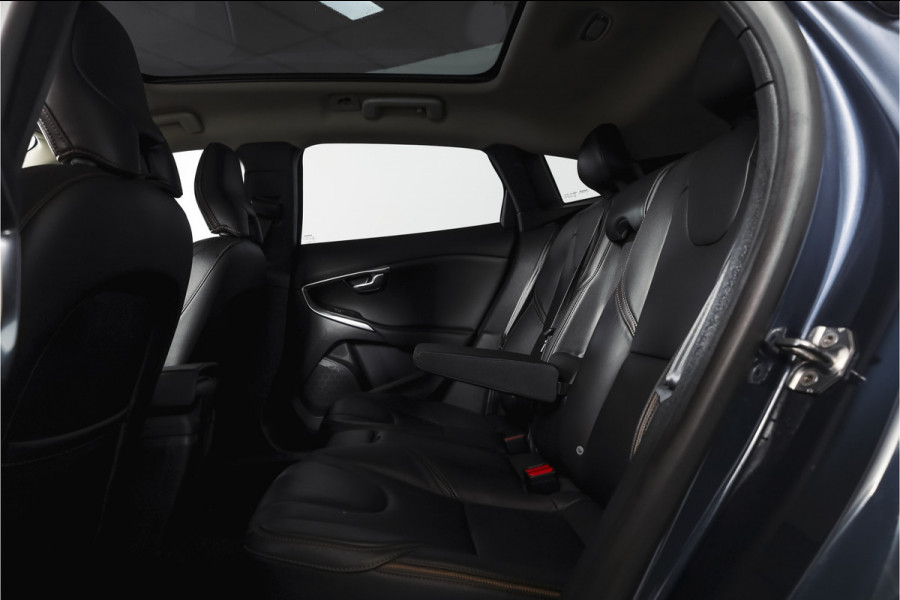 Volvo V40 Cross Country 1.5 T3 150 PK Polar+ Luxury - Automaat Orig. NL | Panodak | Adapt. Cruise | Harman/Kardon | Stoelverw. | Standkachel | PDC | Camera | NAV | ECC | Afn.Trekhaak | LM 17" |