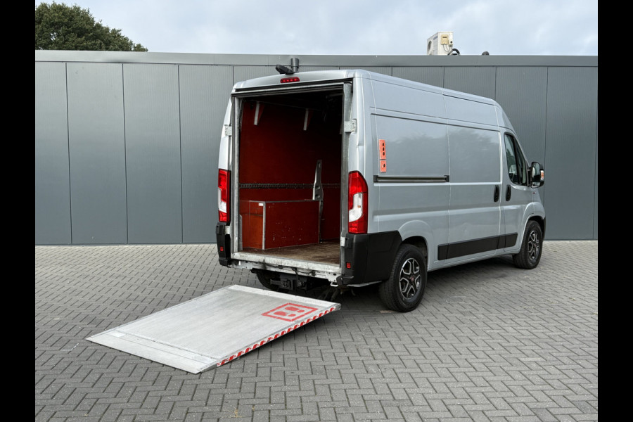 Fiat Ducato 2.3 MultiJet 161 PK AUTOMAAT / L2H2 / DHOLLANDIA LAADKLEP / AFNEEMBARE 3 TONS TREKHAAK / CAMERA / CRUISE / ECC