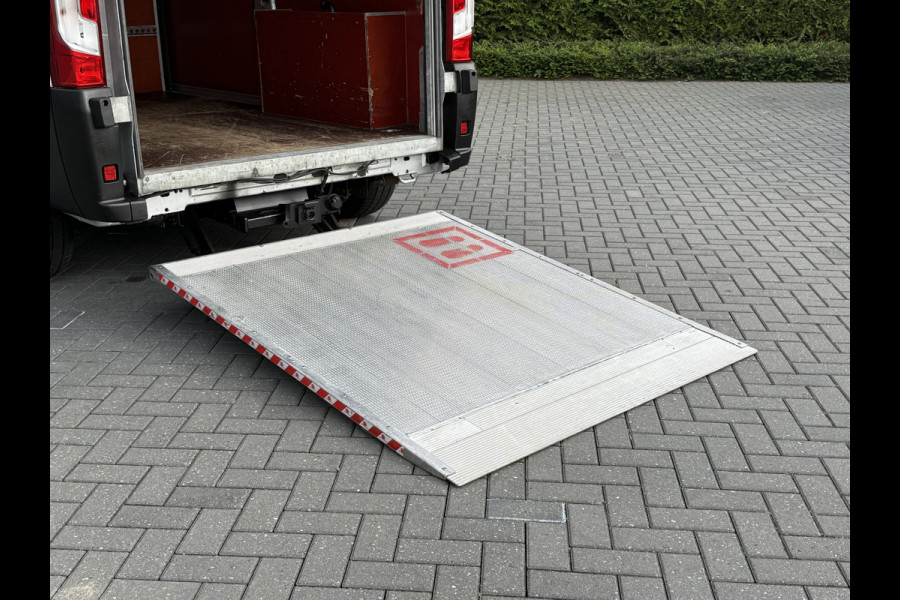 Fiat Ducato 2.3 MultiJet 161 PK AUTOMAAT / L2H2 / DHOLLANDIA LAADKLEP / AFNEEMBARE 3 TONS TREKHAAK / CAMERA / CRUISE / ECC