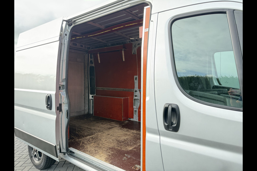 Fiat Ducato 2.3 MultiJet 161 PK AUTOMAAT / L2H2 / DHOLLANDIA LAADKLEP / AFNEEMBARE 3 TONS TREKHAAK / CAMERA / CRUISE / ECC
