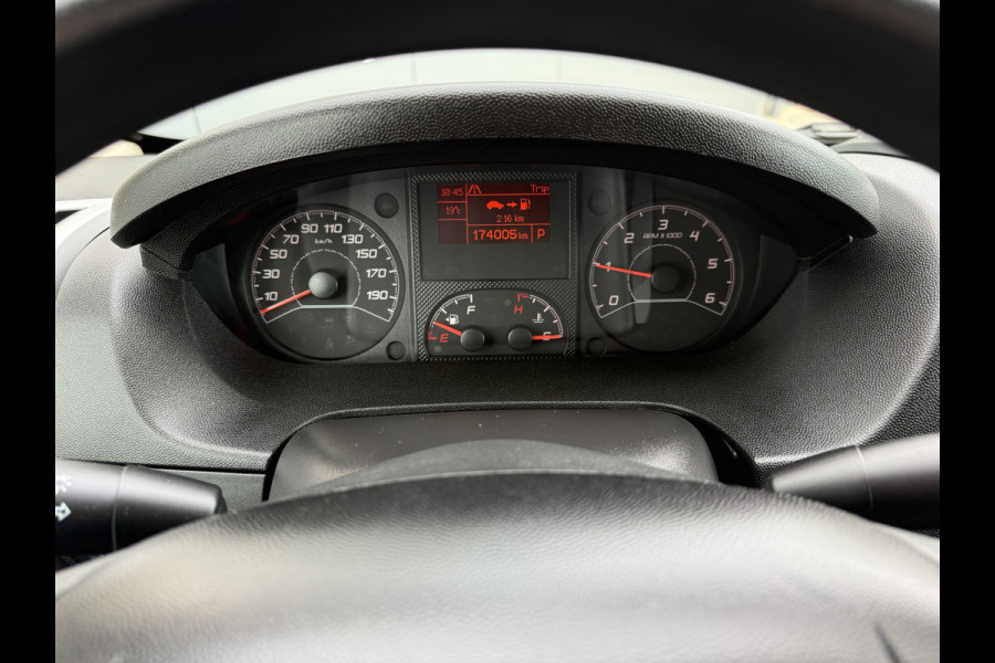 Fiat Ducato 2.3 MultiJet 161 PK AUTOMAAT / L2H2 / DHOLLANDIA LAADKLEP / AFNEEMBARE 3 TONS TREKHAAK / CAMERA / CRUISE / ECC