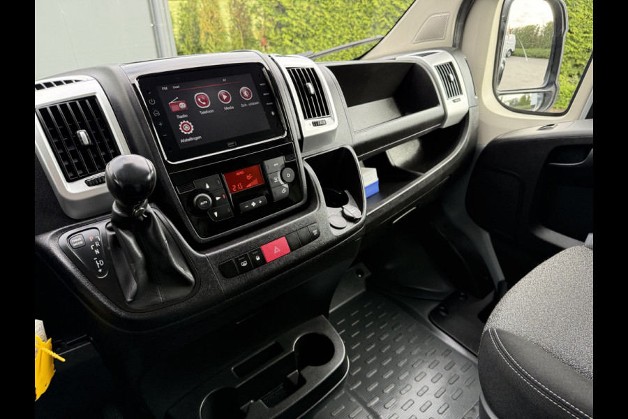 Fiat Ducato 2.3 MultiJet 161 PK AUTOMAAT / L2H2 / DHOLLANDIA LAADKLEP / AFNEEMBARE 3 TONS TREKHAAK / CAMERA / CRUISE / ECC