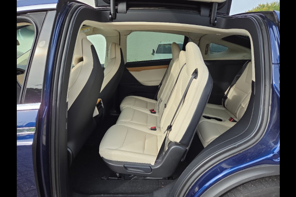 Tesla Model X 75D Base 7p.