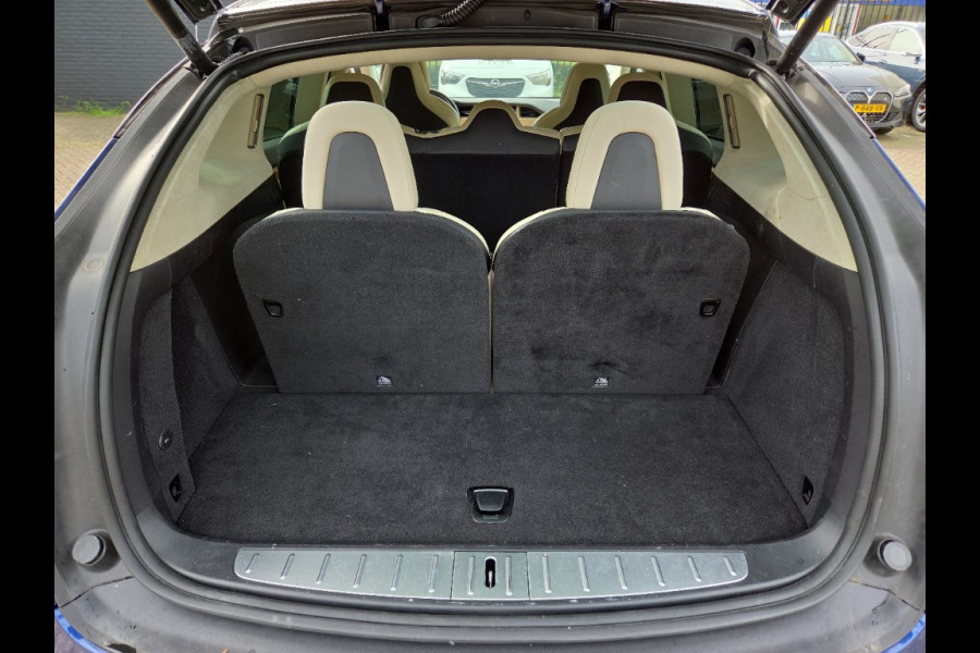 Tesla Model X 75D Base 7p.