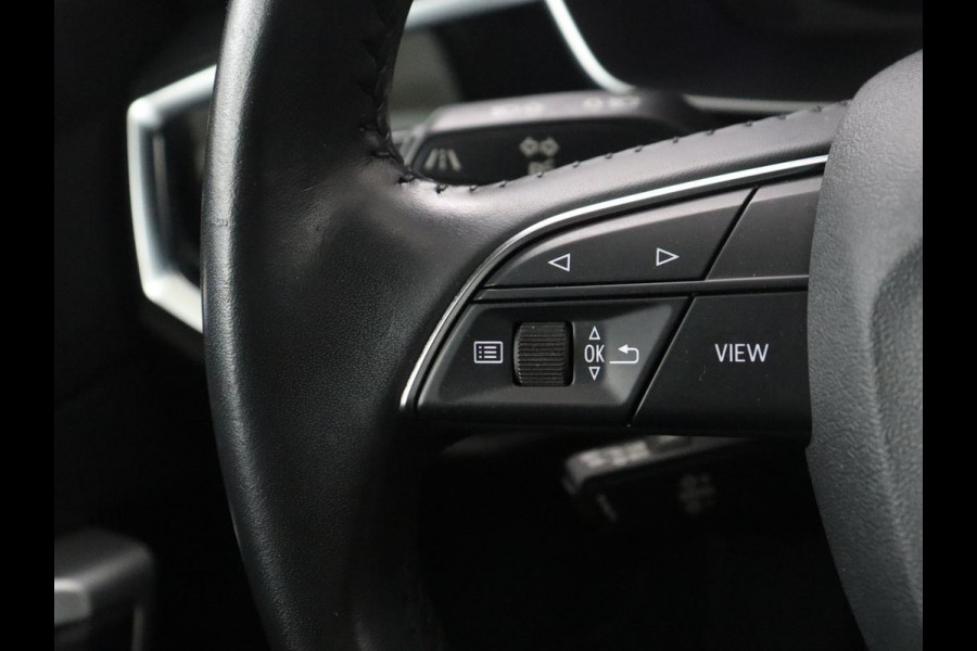 Audi Q3 35 TFSI S Line Pro Line S | Cruise control | Trekhaak | Stoelverwarming | Climate Control | Park assist | Navigatie | Bluetooth | Full LED | Elektrische achterklep