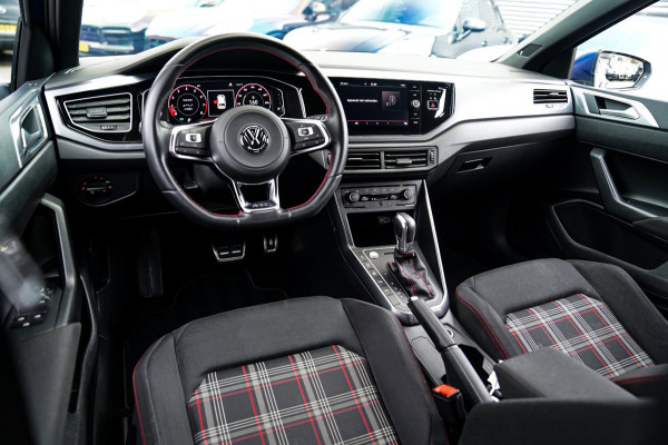 Volkswagen Polo 2.0 TSI GTI | LED | Stoelverwarming | Achteruitrijcamera | Apple Carplay | Climatronic | 200PK | NAP