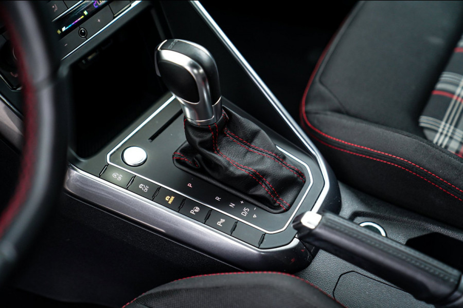 Volkswagen Polo 2.0 TSI GTI | LED | Stoelverwarming | Achteruitrijcamera | Apple Carplay | Climatronic | 200PK | NAP
