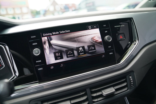 Volkswagen Polo 2.0 TSI GTI | LED | Stoelverwarming | Achteruitrijcamera | Apple Carplay | Climatronic | 200PK | NAP