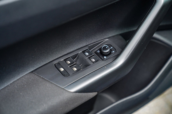 Volkswagen Polo 2.0 TSI GTI | LED | Stoelverwarming | Achteruitrijcamera | Apple Carplay | Climatronic | 200PK | NAP