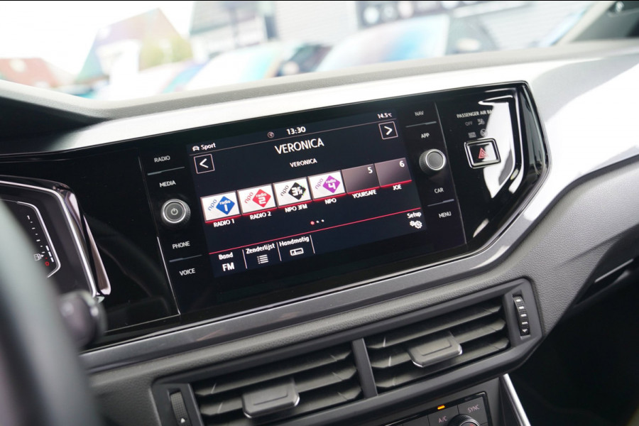 Volkswagen Polo 2.0 TSI GTI | LED | Stoelverwarming | Achteruitrijcamera | Apple Carplay | Climatronic | 200PK | NAP