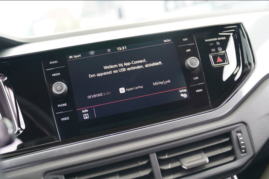 Volkswagen Polo 2.0 TSI GTI | LED | Stoelverwarming | Achteruitrijcamera | Apple Carplay | Climatronic | 200PK | NAP
